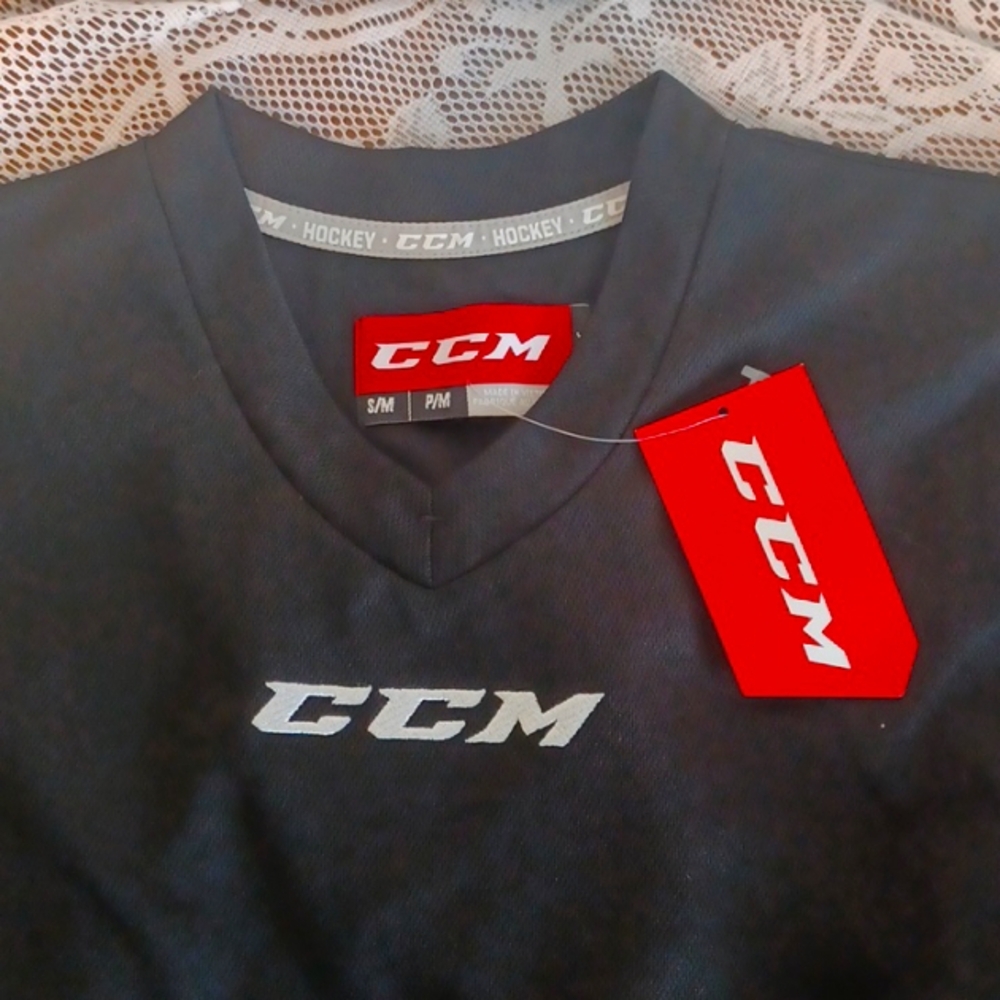 NEW! S/M CCM Hockey Shirt 5043